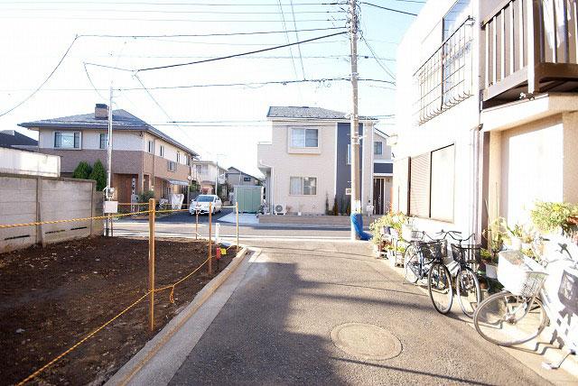 Local photos, including front road. Local (12 May 2013) Shooting