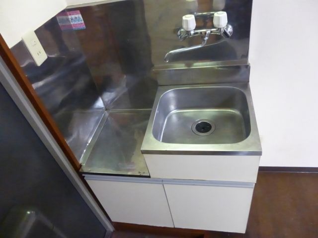 Kitchen. There is a hot water supply.