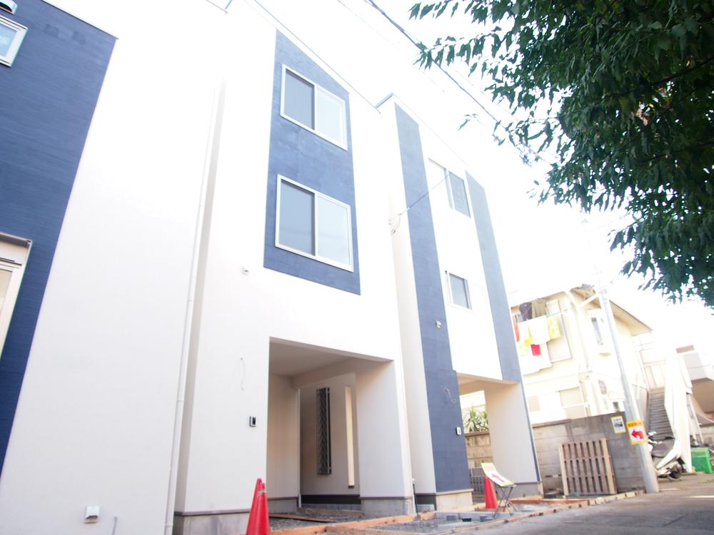 Local appearance photo. Local (11 May 2013) Shooting