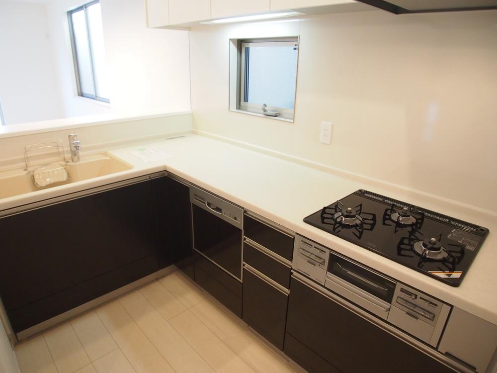 Kitchen. Indoor (11 May 2013) Shooting