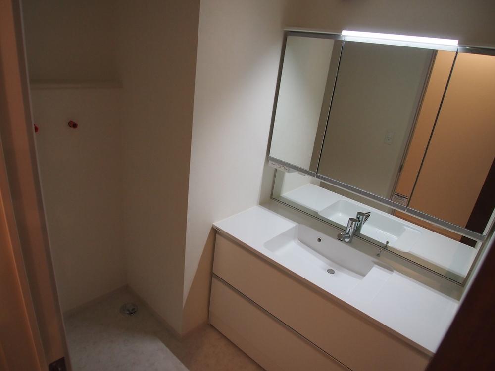 Wash basin, toilet. Indoor (11 May 2013) Shooting