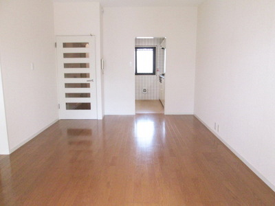 Other room space. Broad Western-style