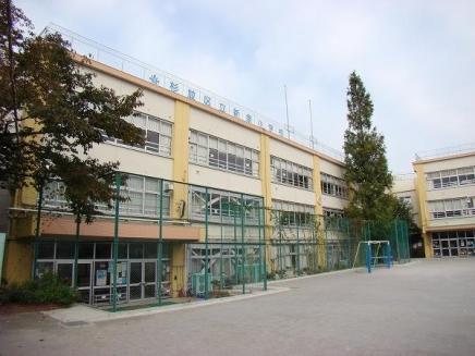 Primary school. 788m to Suginami Ward Shin'izumi Elementary School