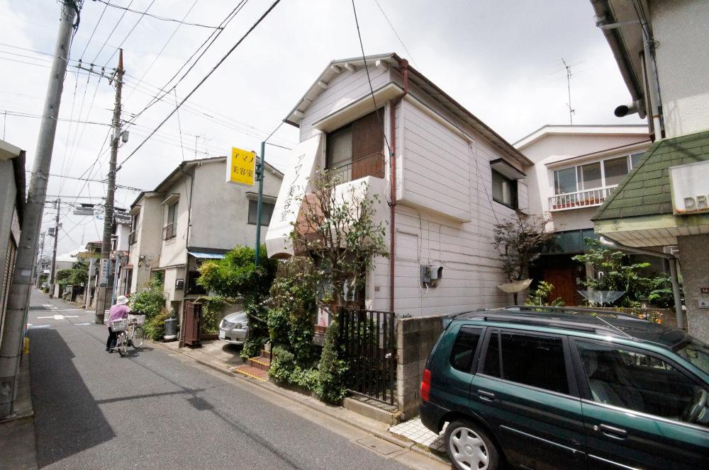 Local photos, including front road. It is a sales area of Suginami Nishiogiminami chome. Shaping land facing the public road. Building condition there is no because your favorite House manufacturer ・ You can architecture at builders.