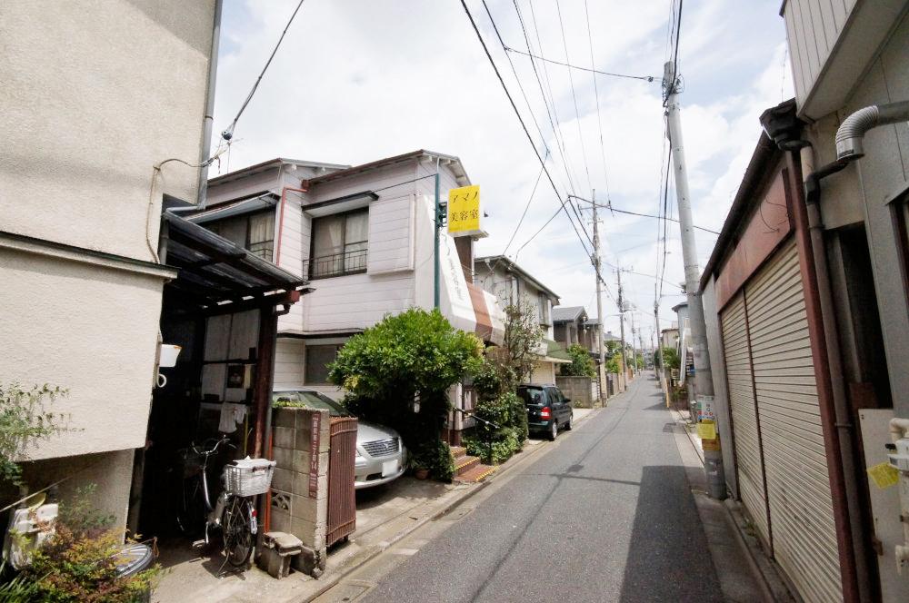 Local photos, including front road. One is the way the road with little traffic.