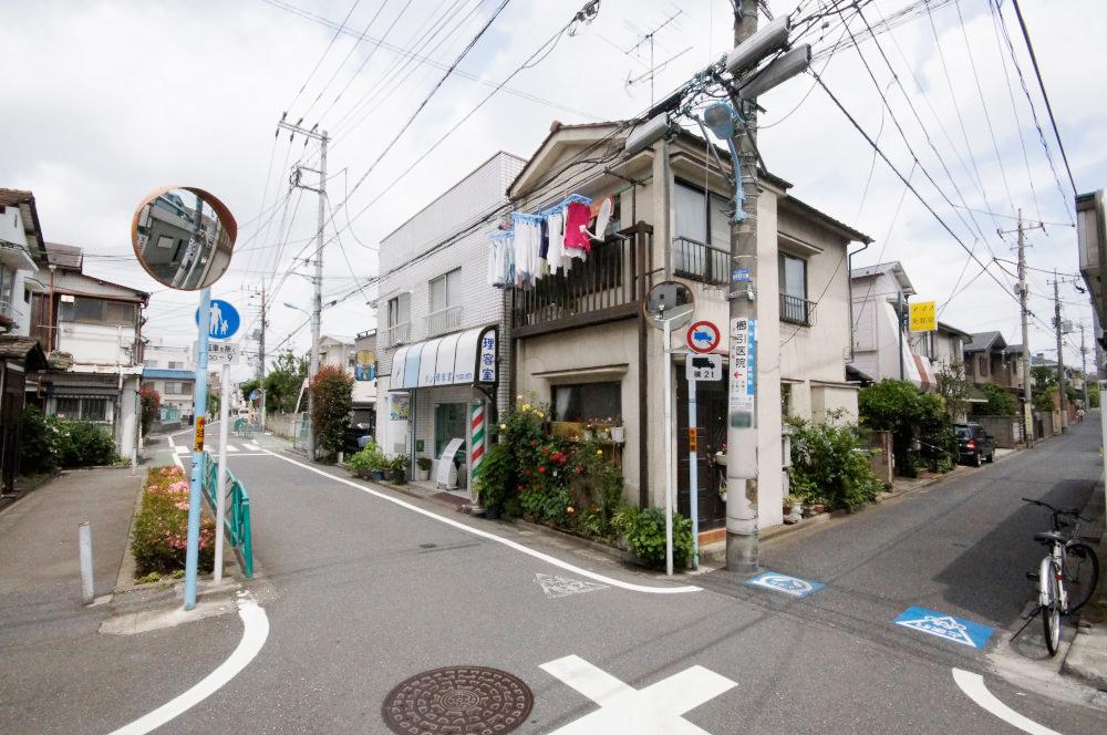 Other local. The south side of the intersection. Traffic volume is low.