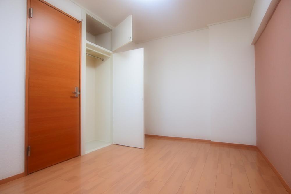 Non-living room. Indoor (11 May 2013) Shooting