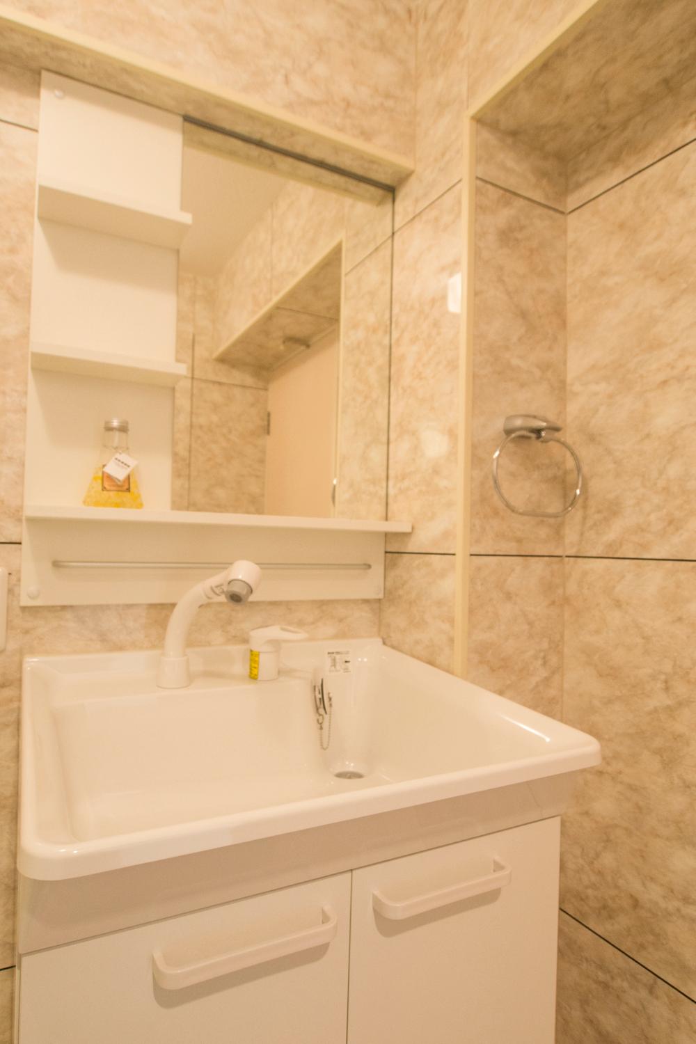 Wash basin, toilet. Indoor (11 May 2013) Shooting