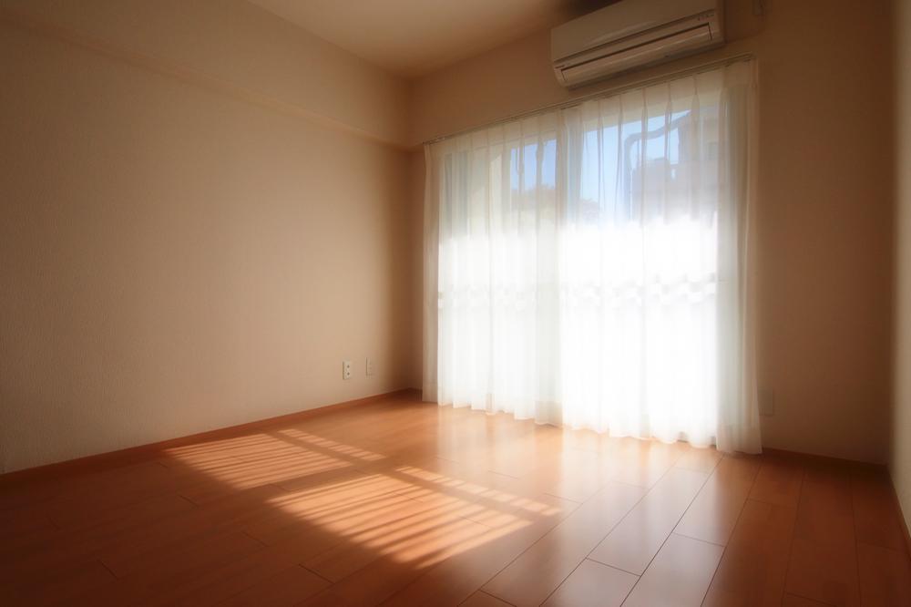 Non-living room. Indoor (11 May 2013) Shooting