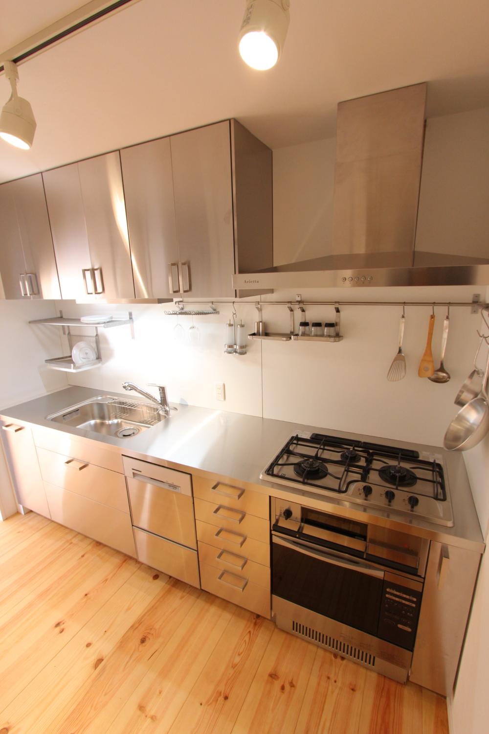 Kitchen. Indoor (12 May 2013) Shooting Microwave oven installation