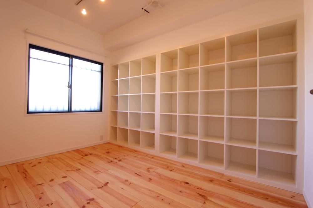 Non-living room. Indoor (12 May 2013) Wall-to-wall bookcase