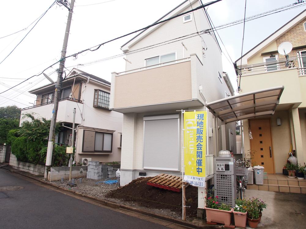 Local appearance photo. Local (11 May 2013) Shooting