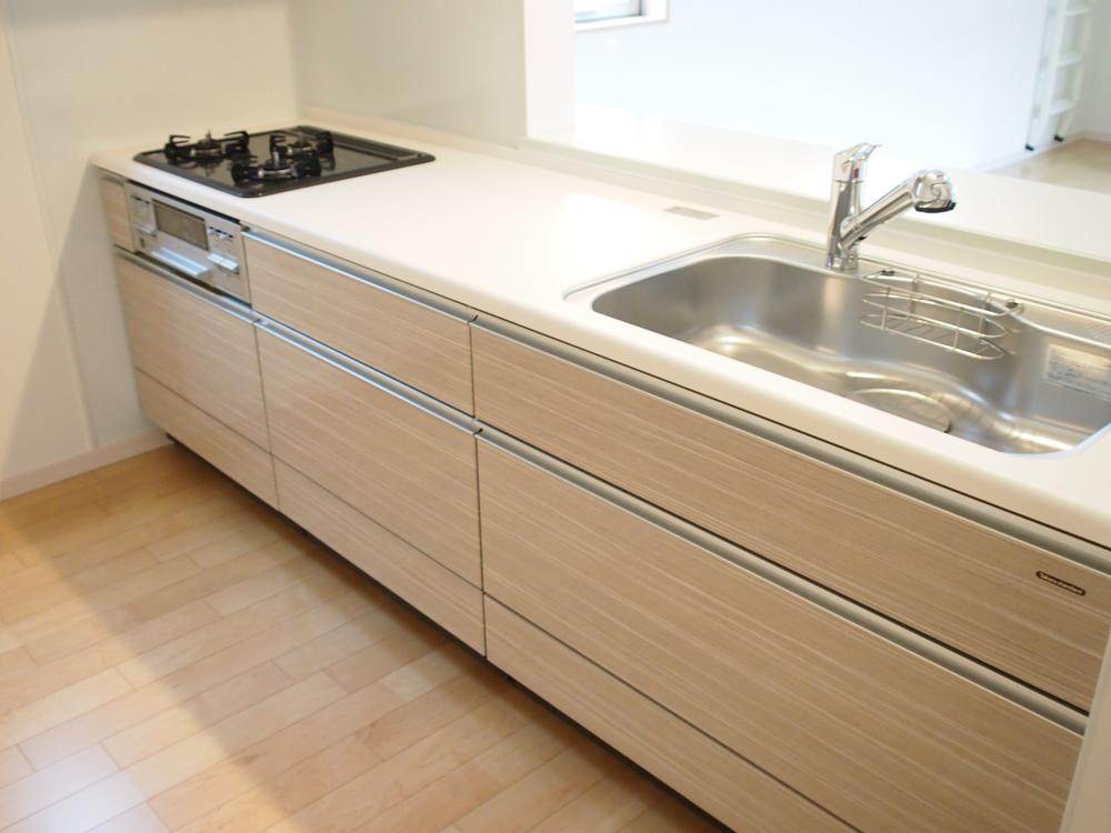 Kitchen. Indoor (11 May 2013) Shooting