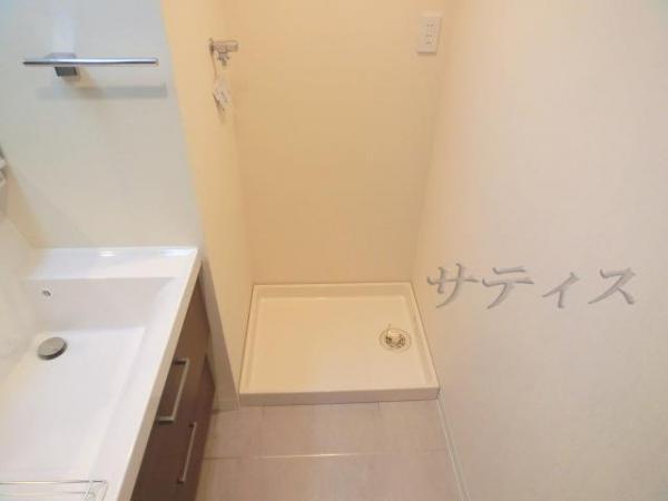 Wash basin, toilet