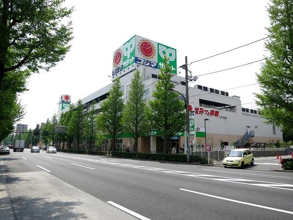 Supermarket. 225m to Summit