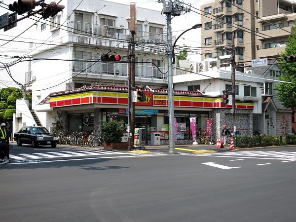 Convenience store. Until the Daily Yamazaki 320m