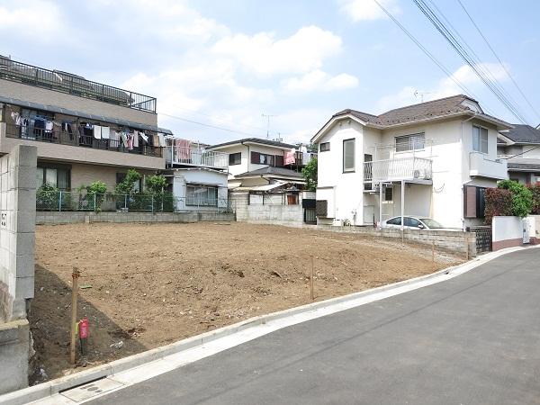 Local appearance photo. Attached to the south road sunny