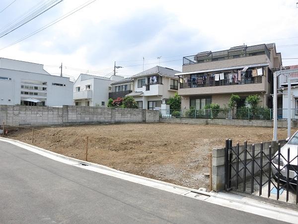 Local appearance photo. Attached to the south road sunny