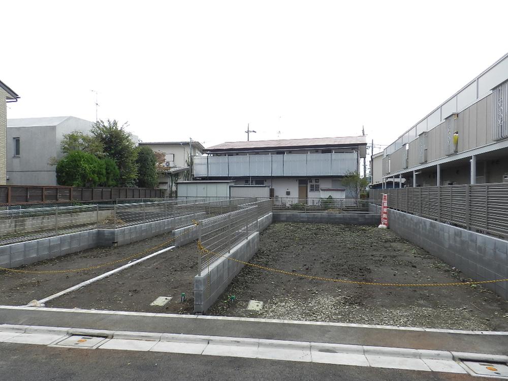 Local photos, including front road. Local (11 May 2013) Shooting