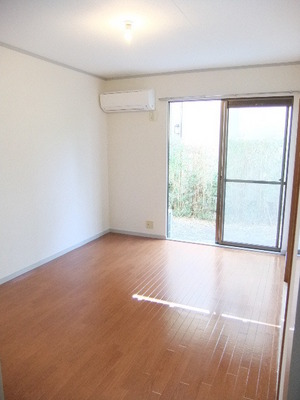 Living and room. ※ Image will be the other issue chamber.