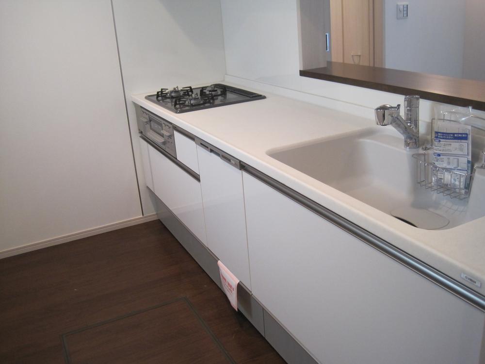 Same specifications photo (kitchen). Indoor (11 May 2013) Shooting