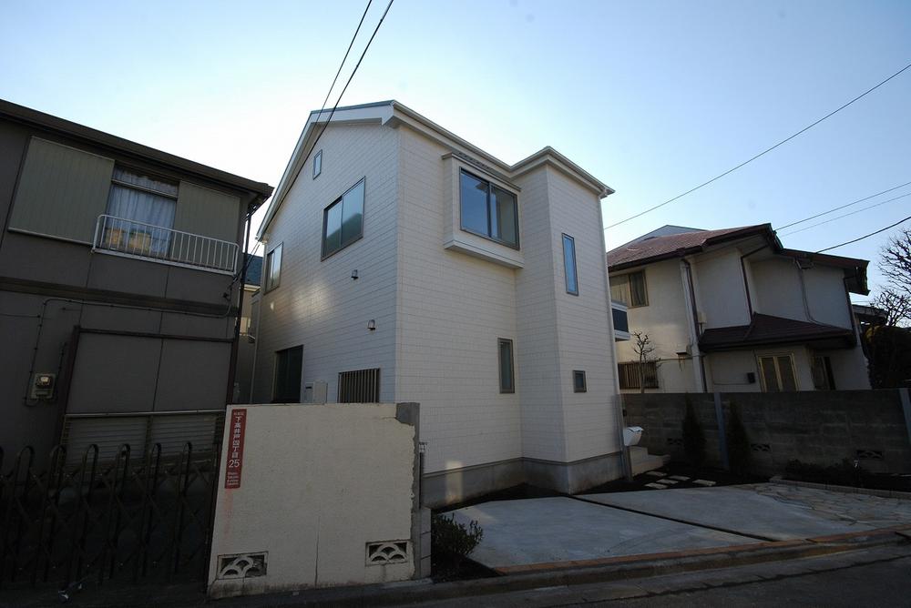 Local appearance photo. Is a newly built detached solid foundation adopted with excellent earthquake resistance