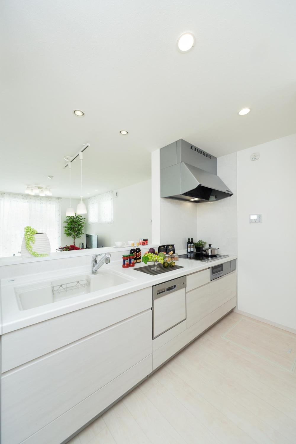 Kitchen. Kitchen-friendly storage enhancement to the wife (Building 3: October 2013 shooting)