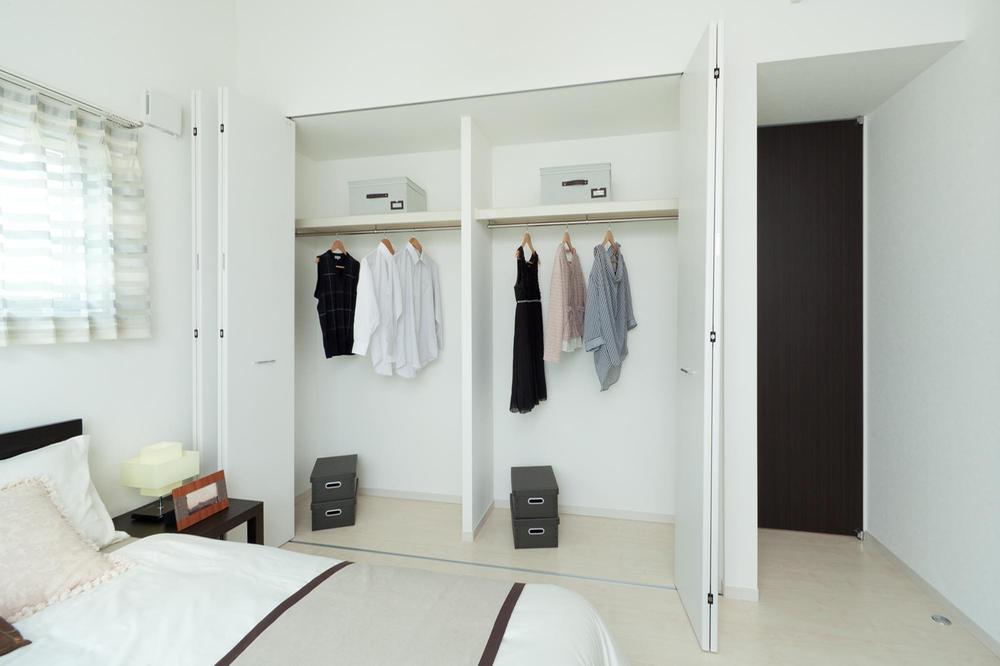 Receipt. Closet of enhancement to the main bedroom (Building 3: October 2013 shooting)