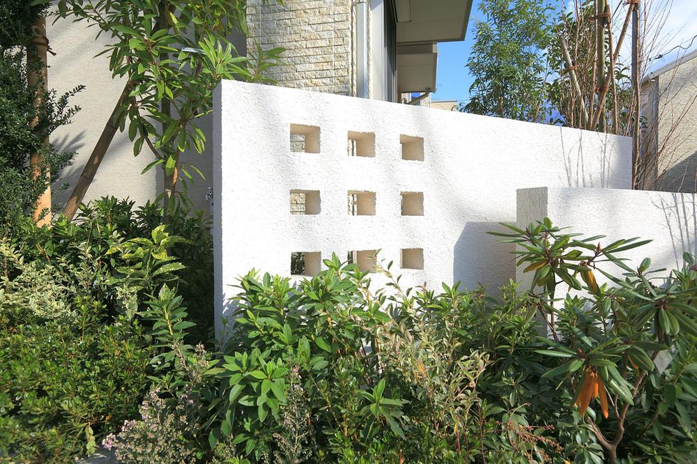 Same specifications photos (appearance). Surrounded by planting trappings four seasons Open outside the Organization (2013 November shooting)