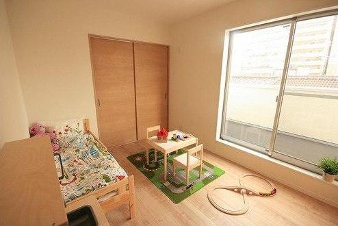 Non-living room. Western-style construction cases