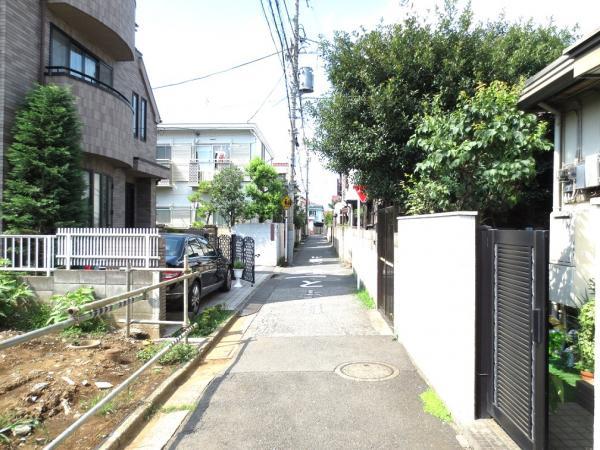 Local photos, including front road. Local front road