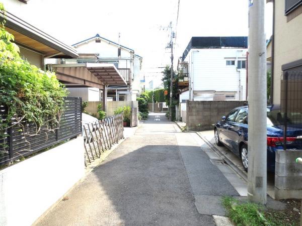 Local photos, including front road. Local front road