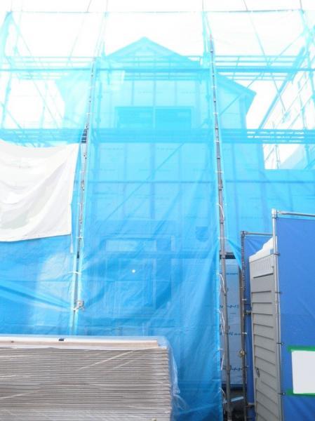 Local photos, including front road. Completed image view