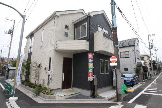 Local appearance photo. B Building