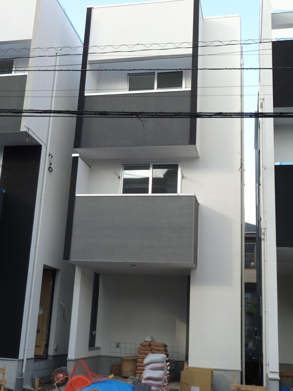 Local appearance photo. Local (11 May 2013) Shooting