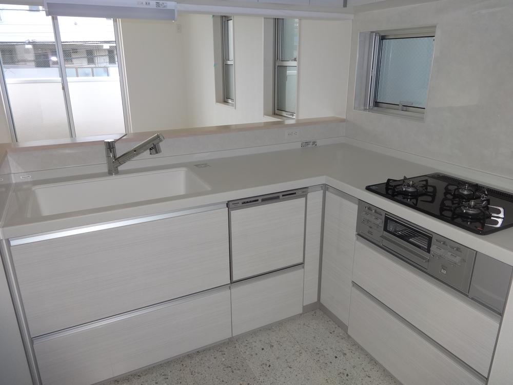 Kitchen. Indoor (11 May 2013) Shooting