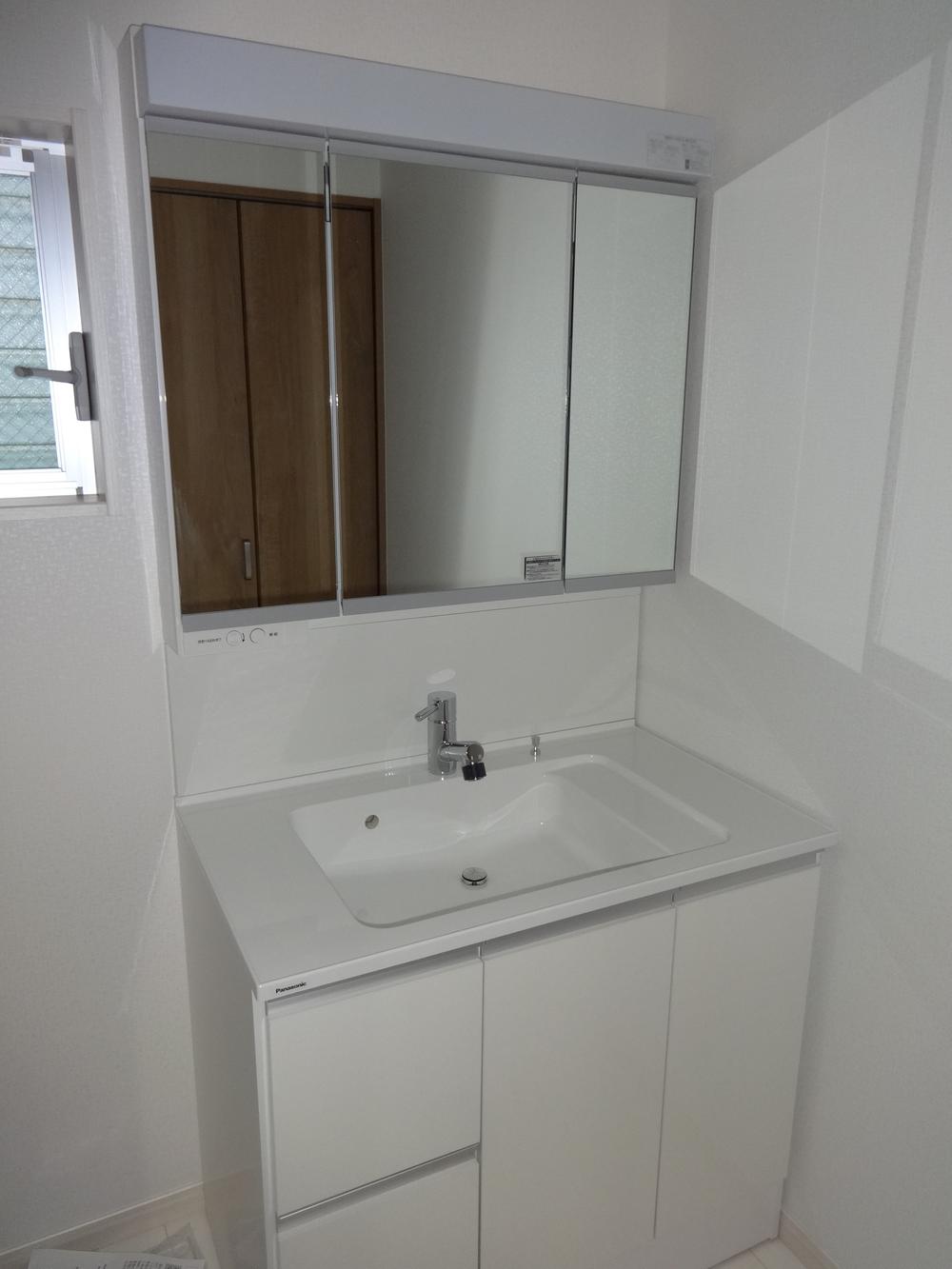 Wash basin, toilet. Indoor (11 May 2013) Shooting