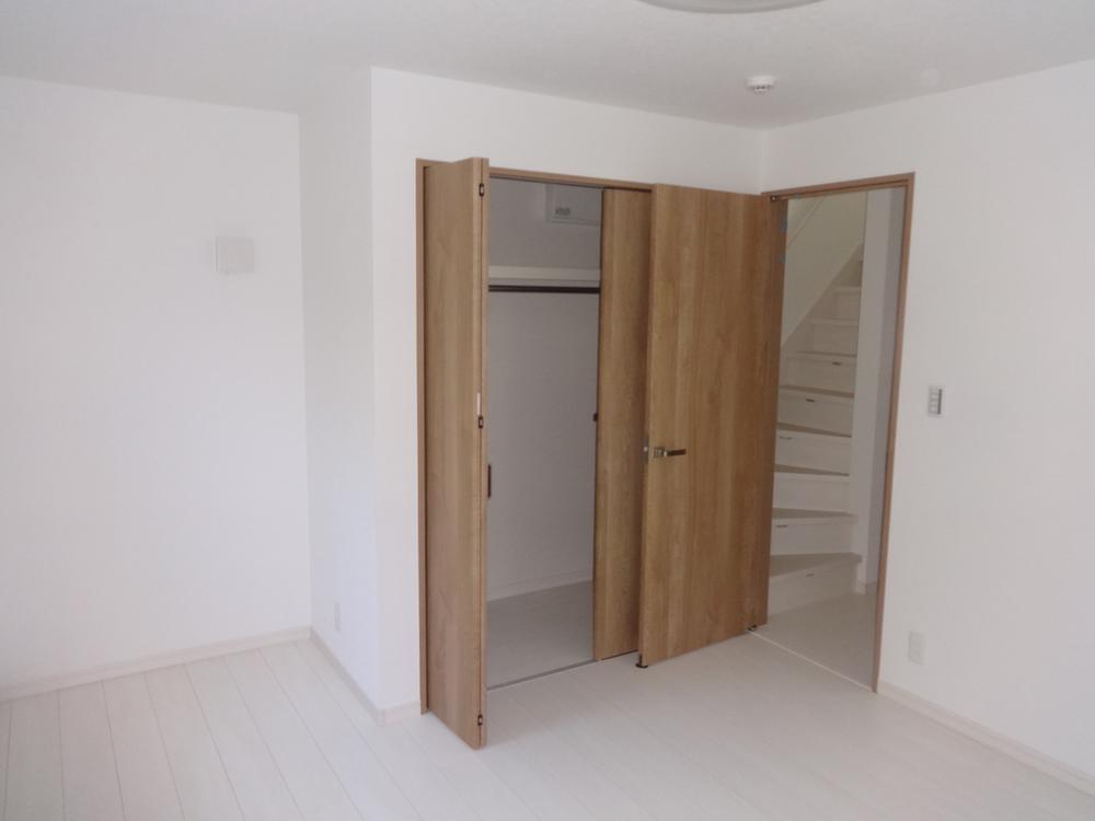 Non-living room. Indoor (11 May 2013) Shooting