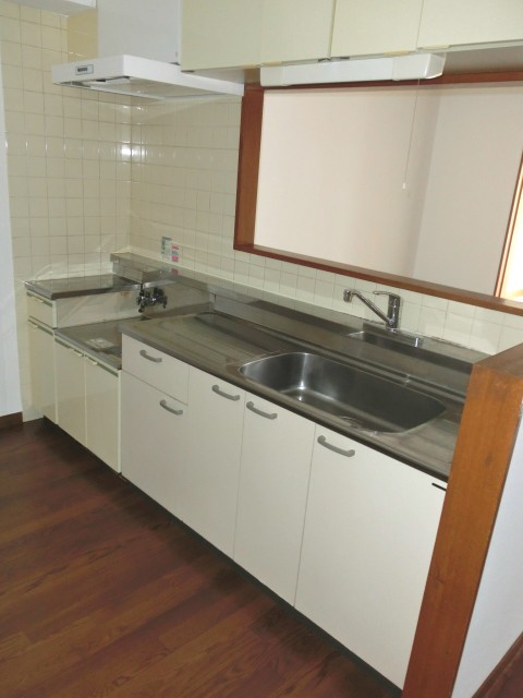 Kitchen. Cooking in the spacious kitchen counter