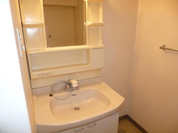 Other Equipment. Shampoo with Dresser Independence is a wash basin! 