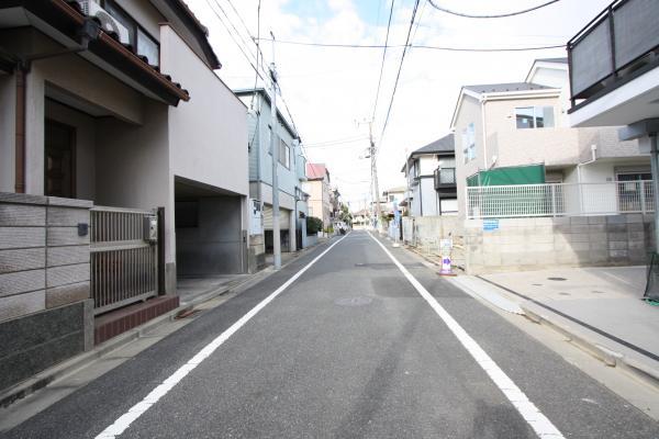 Local photos, including front road. Good is per yang!