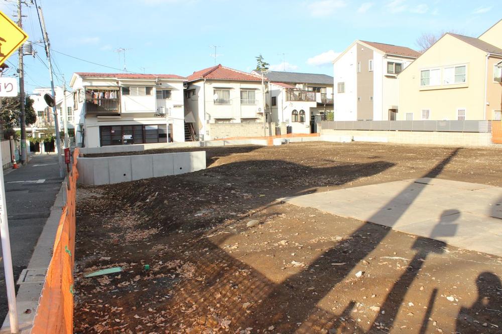 Local photos, including front road. Local (12 May 2013) Shooting