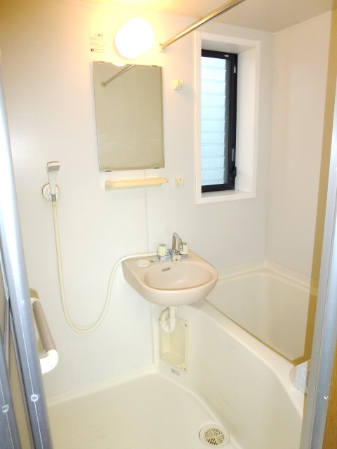 Bath. bus ・ It is another toilet.