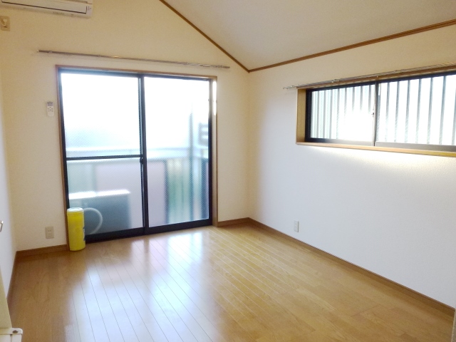 Living and room. It is with a loft.