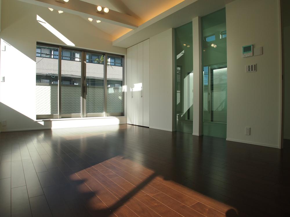 Same specifications photos (living). Same specifications