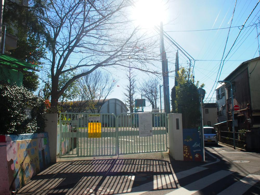 Primary school. Higashida until elementary school 500m