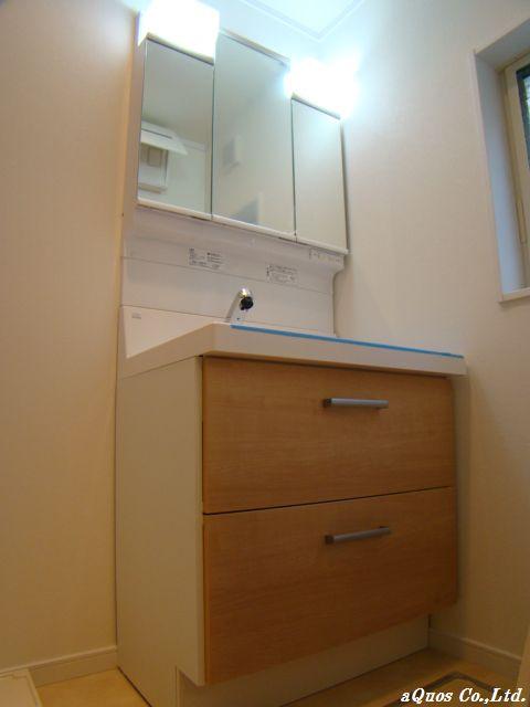 Wash basin, toilet. Indoor (11 May 2013) Shooting