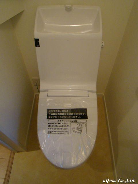 Toilet. Indoor (11 May 2013) Shooting