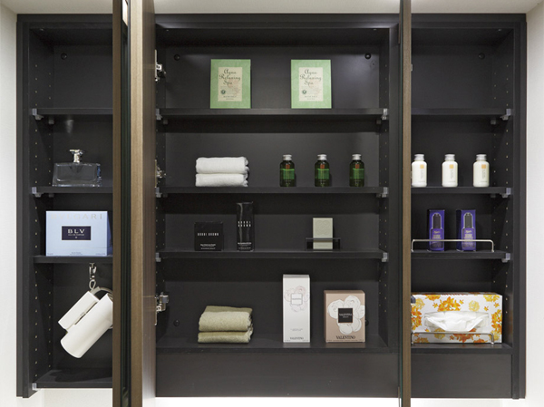 Bathing-wash room.  [Three-sided mirror back storage] Secure a space that can be stored, such as cosmetics in the mirror back. Keep clean beautiful vanity around. (Model Room D-type menu plan / Free of charge ・ Application deadline Yes ※ Some paid option available)