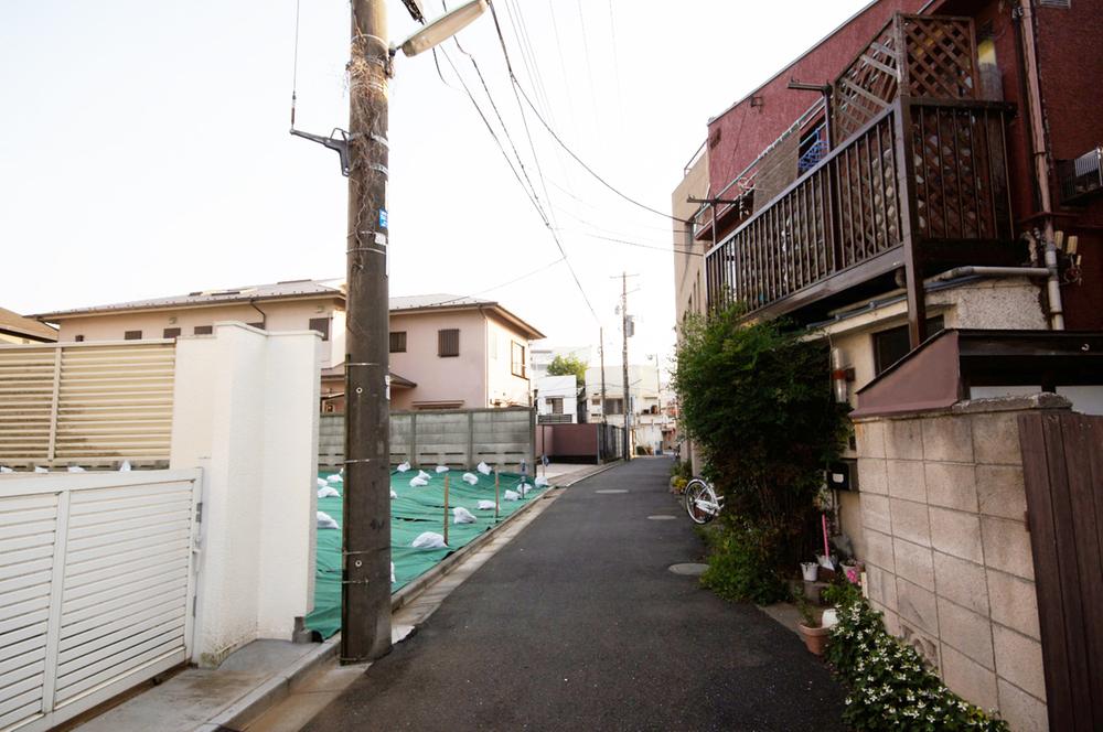 Local photos, including front road. Peripheral will be in a green quiet residential area. 